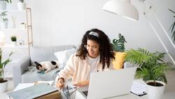 Enorme empresa española busca trabajadores para puestos 100% remotos: Así puedes postular