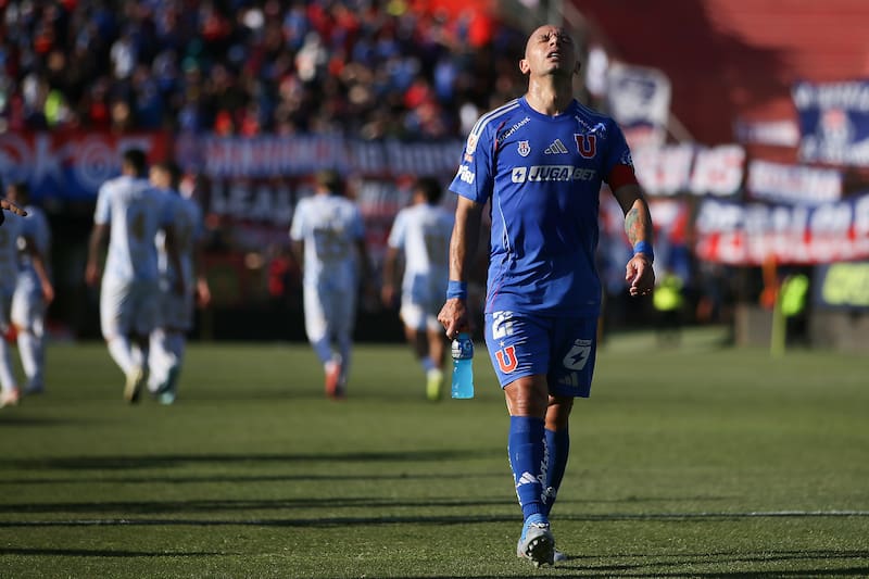 Los azules vencieron a Everton pero terminaron nuevamente con complicaciones físicas. Foto: Aton.