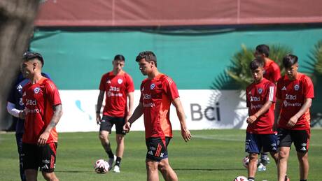 Por culpa de Joe Biden: el insólito retraso que sufrió La Roja en Perú