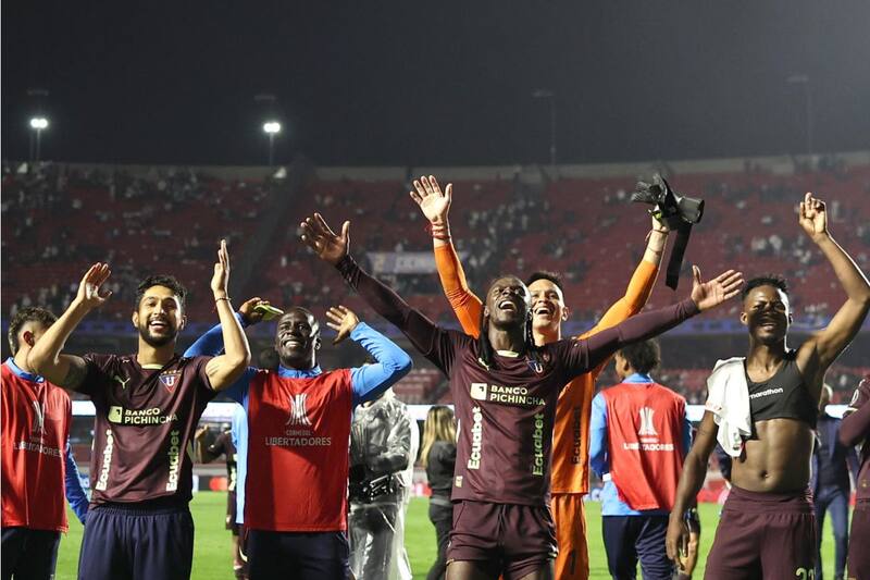 El equipo de Tiago Nunes eliminó a Sao Paulo de la Copa Libertadores. Foto: EFE.