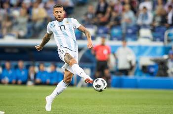 Nicolás Otamendi alabó el regreso de Claudio Bravo a la selección chilena