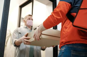 La generación delivery: cómo la dieta de los chilenos se transformó tras cambiar la cocina por el celular