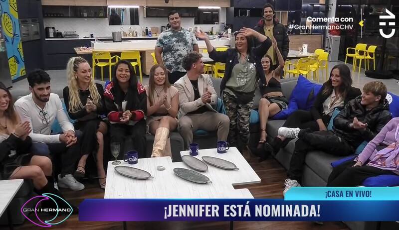 Jennifer Galvarini pidiendo un Tenten Vilu con Raimundo Cerda.