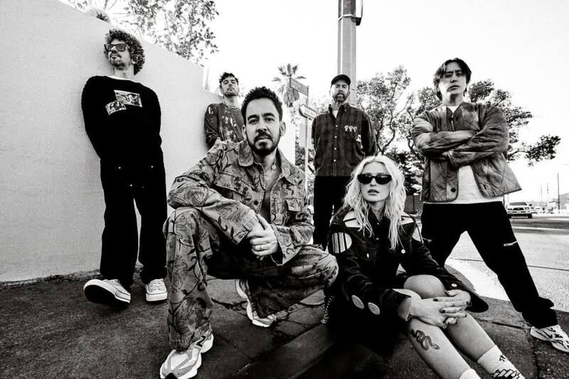 se presenta en parte de su gira From Zero World Tour.