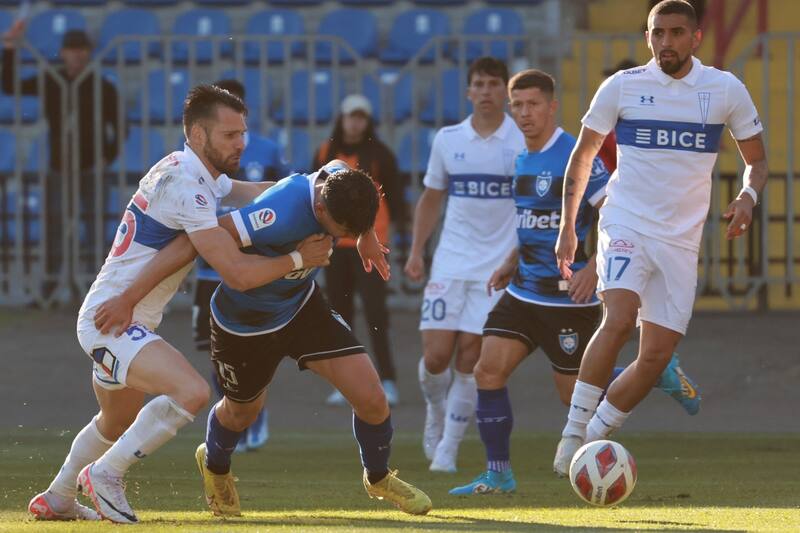 en el partido entre la UC y Huachipato por la fecha 28 del Campeonato Nacional.