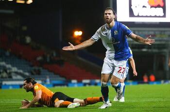 Mundialista y máquina de anotar: El rival de Ben Brereton para ser el máximo goleador de la Championship