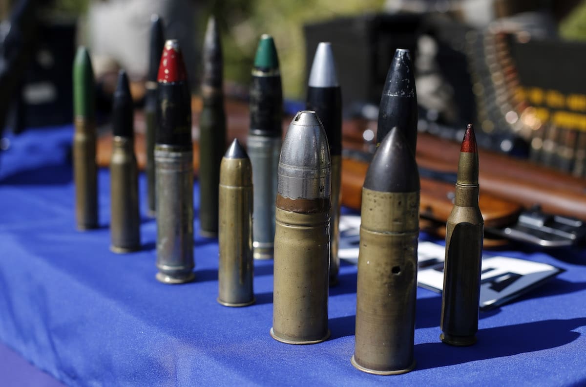 Contraloría sumariará a Carabineros tras descubrir armas entregadas a menores, condenados por VIF y muertos
