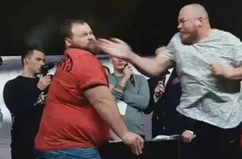 Cayó el rey de las bofetadas: Terminó inconsciente tras brutal golpe