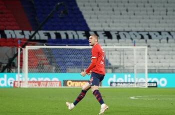 Lille lo dio vuelta ante el Lyon y recuperó el liderato de la Ligue 1