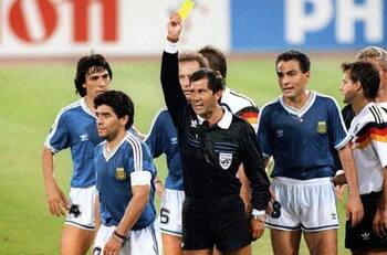 Árbitro que no expulsó a Maradona en final de Italia 90: "Debí haberlo echado"