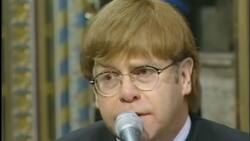 Documentos revelan que la Familia Real estuvo a punto de no permitir a Elton John cantar en funeral de Lady Di