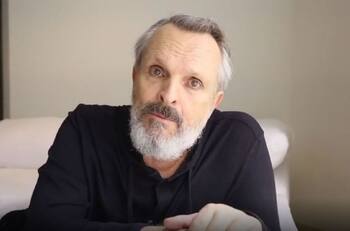 Miguel Bosé relata la tensa relación con su autoritario padre en su autobiografía "Hijo del capitán trueno"