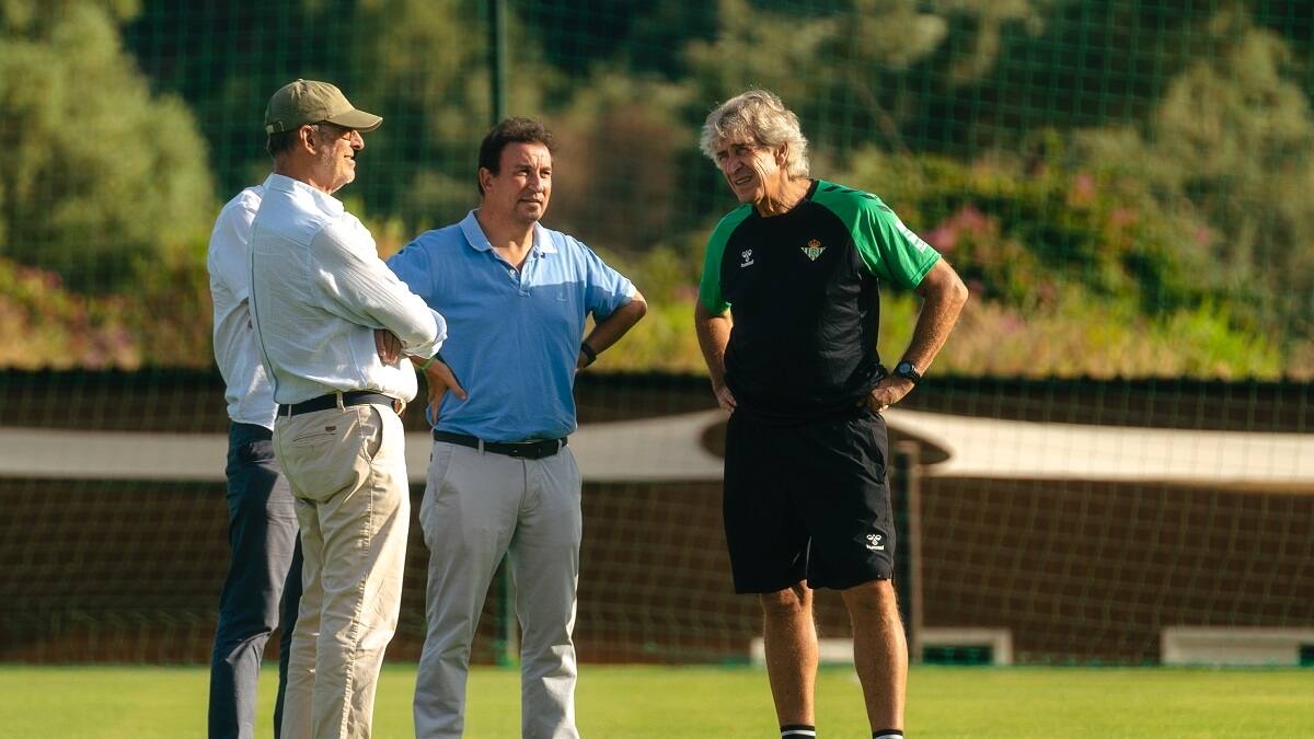 "Es lamentable": el recado de Manuel Pellegrini a dirigente del Sevilla que calentó el Clásico con sus festejos