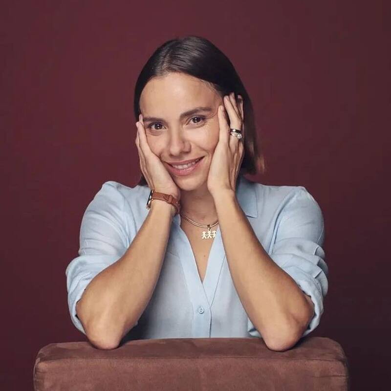 María Gracia Omegna como Valentina Morán Cisternas en "Generación 98'".