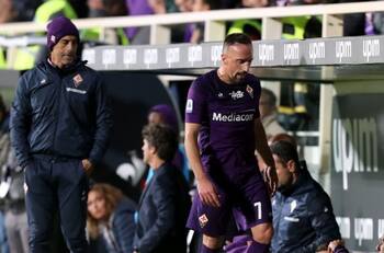 Ribery arriesga hasta cuatro fechas de suspensión por empujar a juez de línea