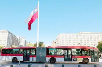 481 nuevos buses para Santiago tras millonaria inversión de empresa colombiana