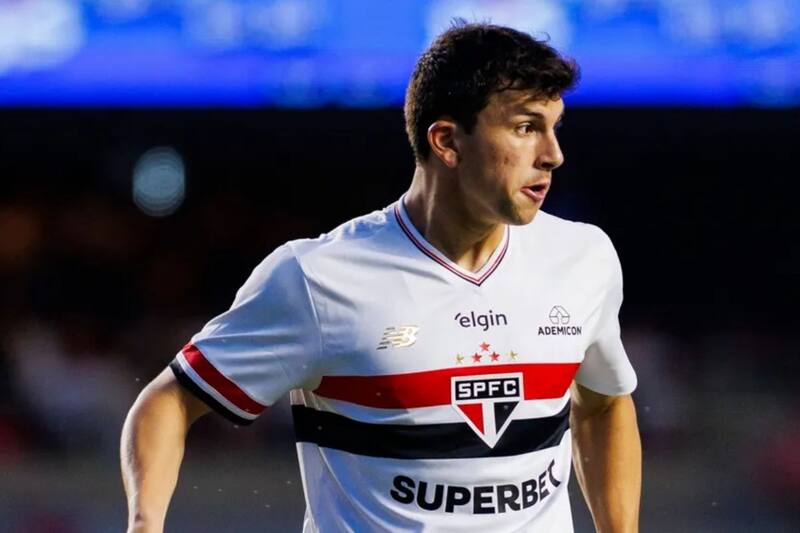 El formado en la UC fue el punto rescatable de anoche para el Sao Paulo, en la derrota ante Corinthians.