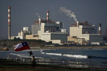 Evacúan jardín infantil en Quintero por presencia de sulfuro de hidrógeno en concentración
