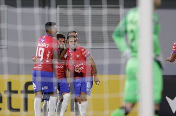 Jorge Wilstermann venció a Peñarol y desplazó a Colo Colo del subliderato en el Grupo C de la Libertadores