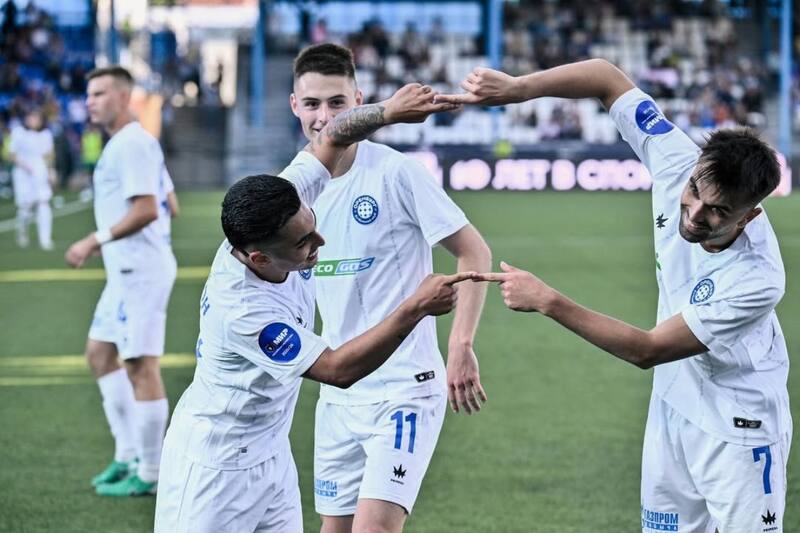 El chileno celebrando su gol con el Orenburg de Rusia. Foto: Instagram Jordhy Thompson.