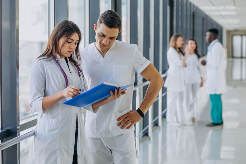 También se les llaman hospitales privados.