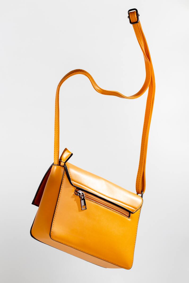 Según el Feng Shui, las carteras y bolsos atraen buenas y malas energías, según el órden y la limpieza que haya en ellas. | Foto: Befunky