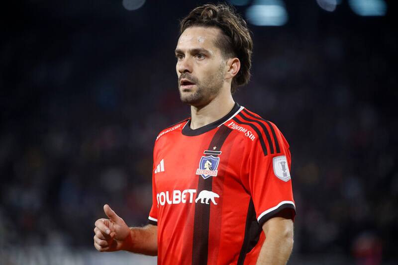 El volante argentino de Colo Colo Agustín Bouzat finaliza su contrato a fin de temporada. Foto: Aton.