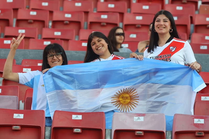 Los hinchas argentinos han asistido en masa a los partidos de su selección en Chile. Agencia Aton