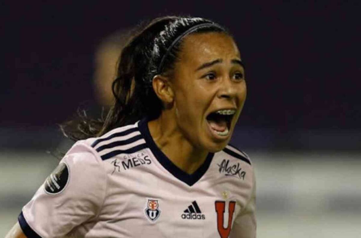 Impacto por sorpresivo retiro de una de las goleadoras de la U campeona en 2021
