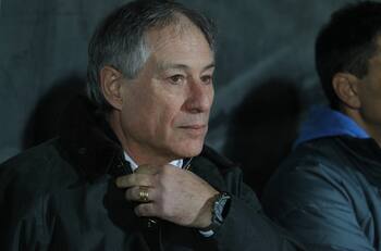 Pasó sin pena ni gloria por el fútbol chileno y ahora decidió darle una revancha a Ariel Holan en Ecuador