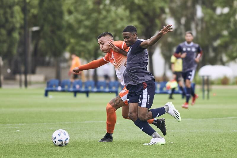 En su debut en el amistoso contra Talleres de Córdoba