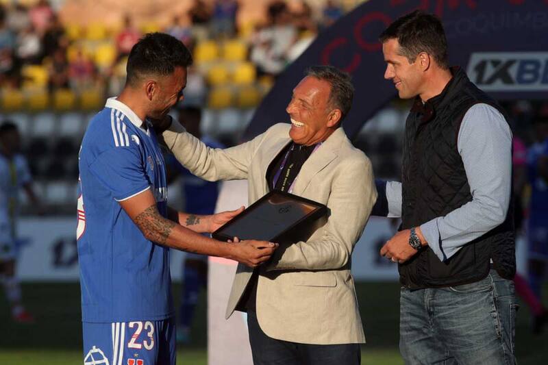 En un acto cuando se enfrentó la U con Rosario Central en 2023. Foto: Photosport