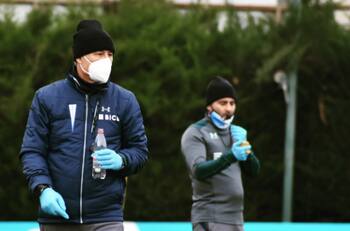 Holan habló claro en la UC: "No estuvo en discusión la capitanía del 'Chapa'"