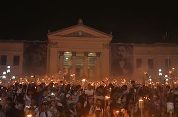 VIDEO | Se conmemoran 170 años del natalicio de José Martí: Cubanos marchan en la Habana