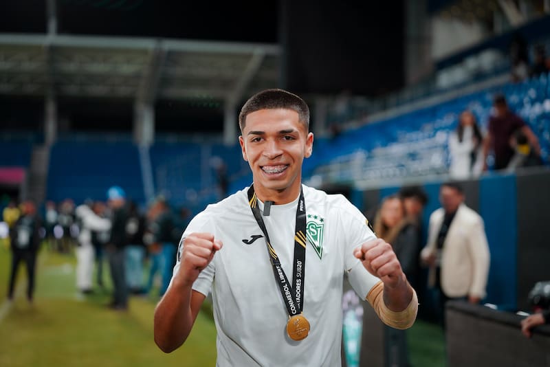 El volante sueña con ganarse un puesto de titular en Santiago Wanderers. Foto: @Conmebol.