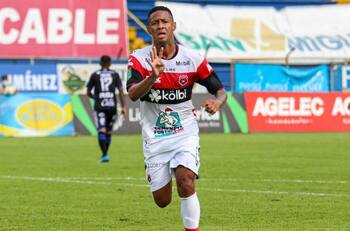 ¿Le quedará algo a la U?: Club de Gabriel Torres está maravillado con él y quiere comprarlo
