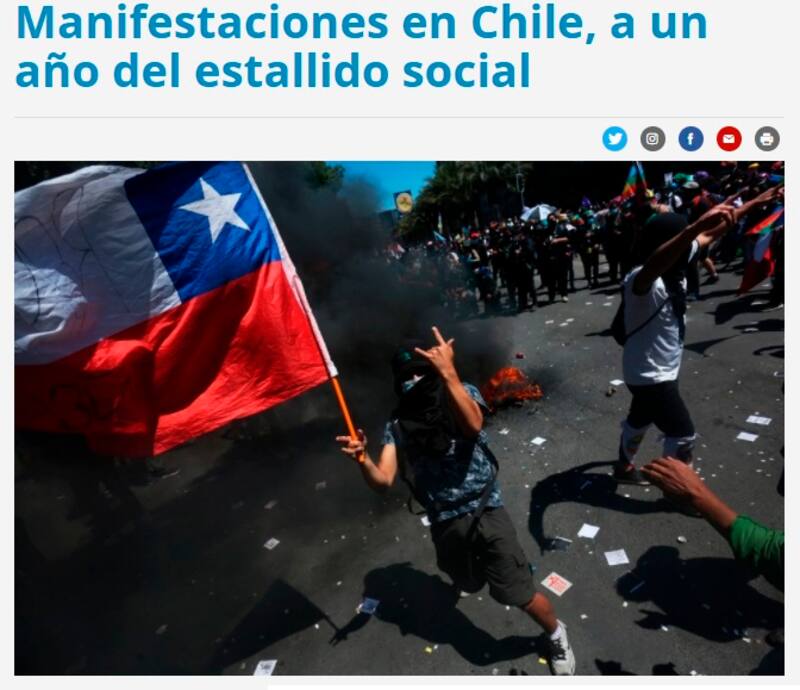 Santiago 11 marzo 2020
El joven fotógrafo Gustavo Gatica que perdió sus dos ojos producto de disparos de Carabineros llego esta tarde a Plaza Italia.
Milko Ulloa/Aton Chile