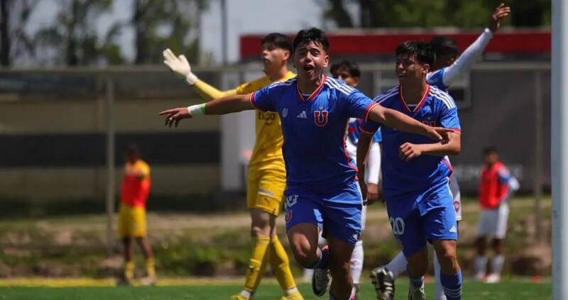 Ignacio Vásquez tras anotar en la victoria de la U por 3-1 contra Cerro Porteño. Foto:@udechile.