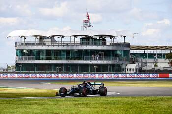 Fórmula 1: Lewis Hamilton saldrá a defender su 'Pole Position' en el Gran Premio de Gran Bretaña