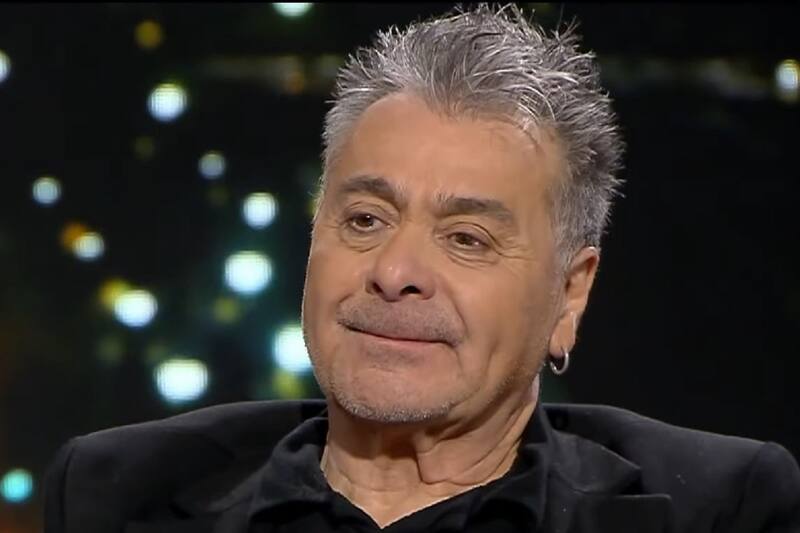 tiene problemas para poder saldar sus deudas.