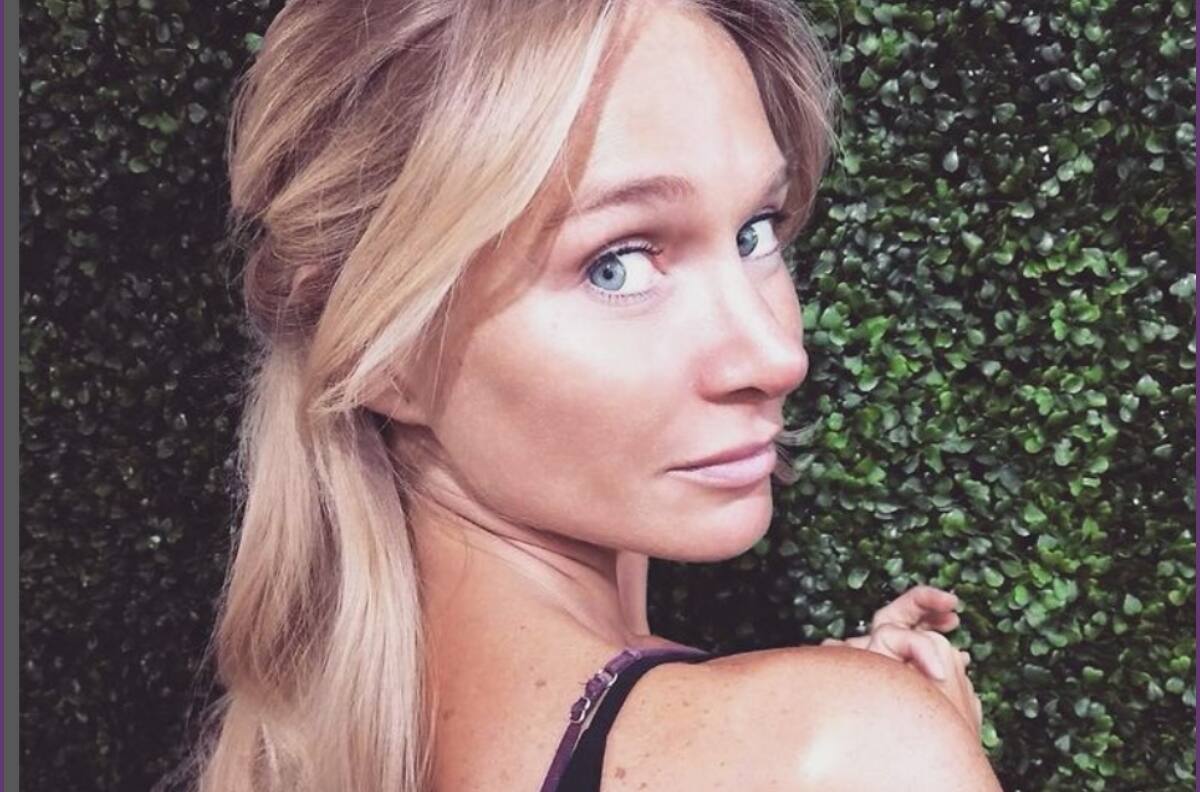 "Mujer de guata": Constanza Mackenna compartió adorable fotografía de su pancita de embarazo