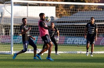 ¿Le dará una mano? Figura de la Selección de Perú felicitó a Ronnie Fernández por nómina a La Roja