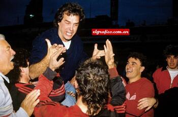 La 'talla' de Bielsa al Kily González: "Le dije Marcelo, usted me cagó la adolescencia"