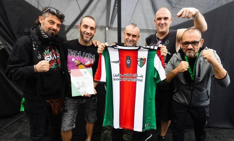 fue representado por Ska-P en concierto en Santiago.