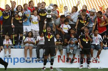 Ex DT de Colo Colo: "Ahora tienes que enseñarle al jugador de departamento a patear una pelota"