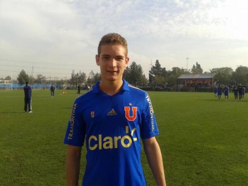 El defensa en su paso por la U. Foto: @udechile