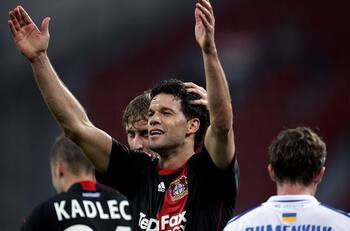 El homenaje del Bayer Leverkusen a Michael Ballack en su cumpleaños