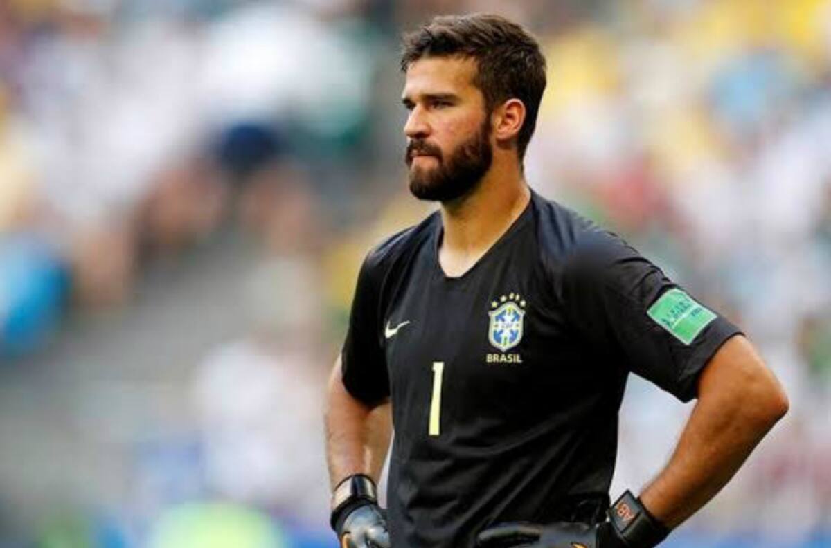 El Blooper de Alisson que hizo a los hinchas de Liverpool recordar a Karius