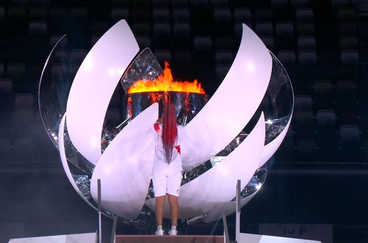 La llama ya brilla en Tokio 2020: Naomi Osaka fue la encargada de encender el pebetero olímpico