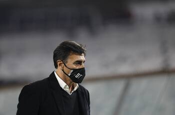 Rendimiento de Gustavo Quinteros no supera a ninguno de los últimos DT de Colo Colo